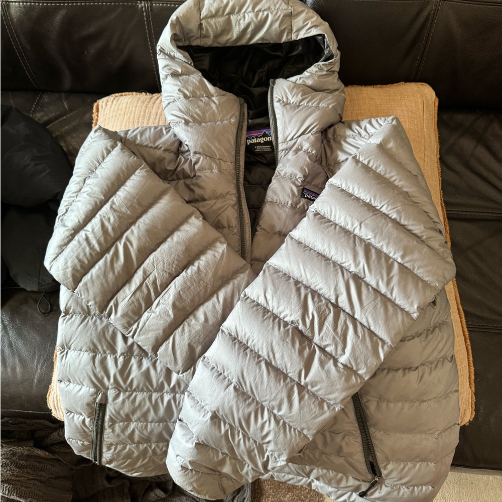 Men’s Patagonia down jacket with hoodie. Like new